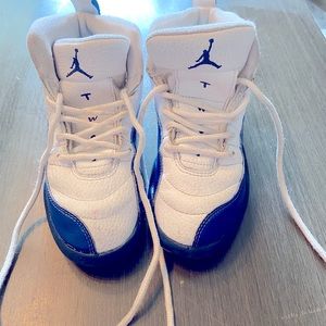 Jordan 12s little boy size 11c